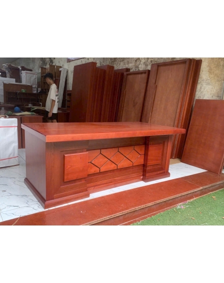 Bàn Làm Việc Gỗ Giám Đốc Cao Cấp – Sang Trọng, Bền Đẹp Theo Thời Gian